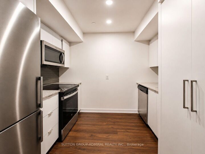 Property Photo:  30 Tretti Way 913 (Room 1)  ON M3H 0E3 