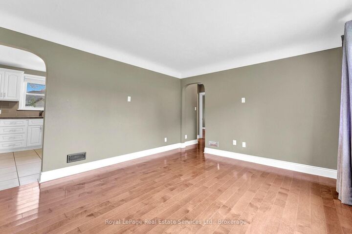 Property Photo:  65 Cumming Court Main Floor  ON L9G 1V4 