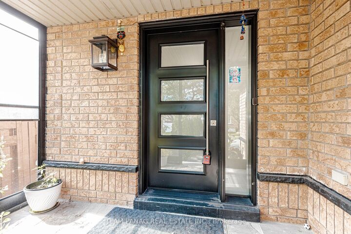 Property Photo: 4 Martineau Road ON L6P 1H2