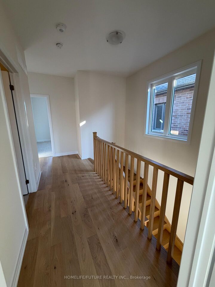 Property Photo:  33 Ivy Run Crescent  ON L1M 2A7 