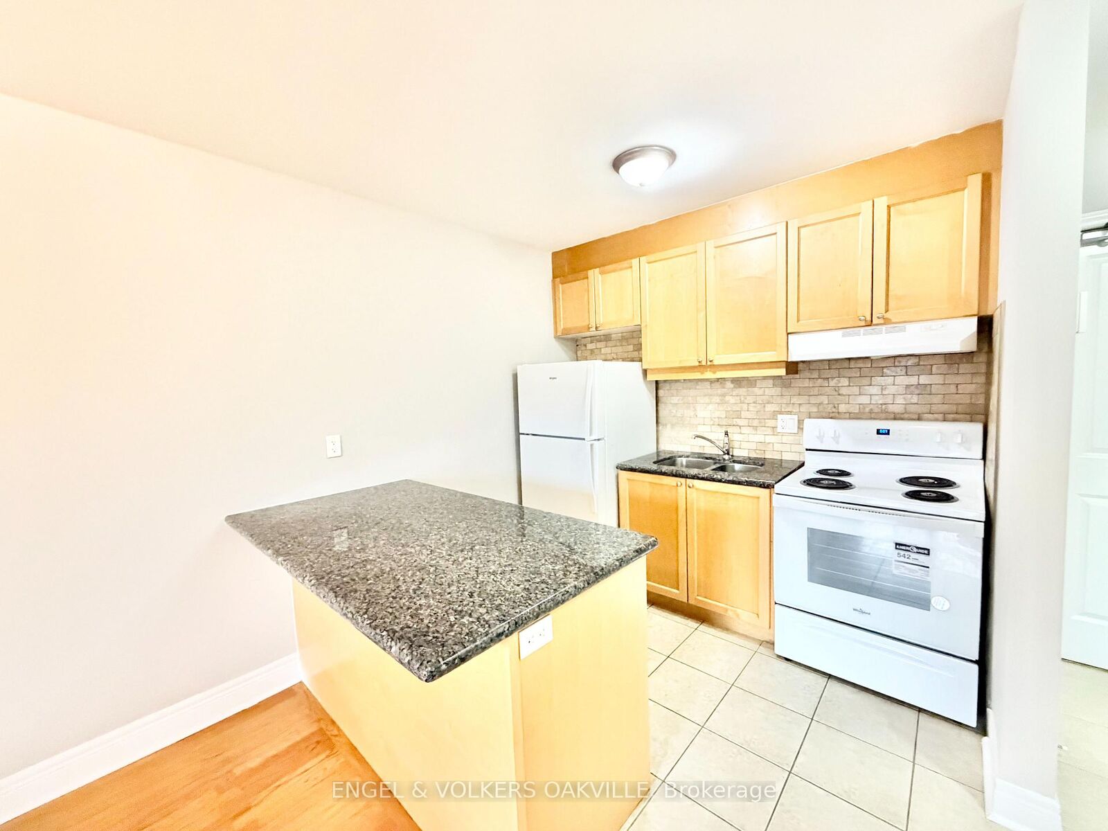 Property Photo:  100 Twenty Fifth Street 9  ON M8V 3P9 