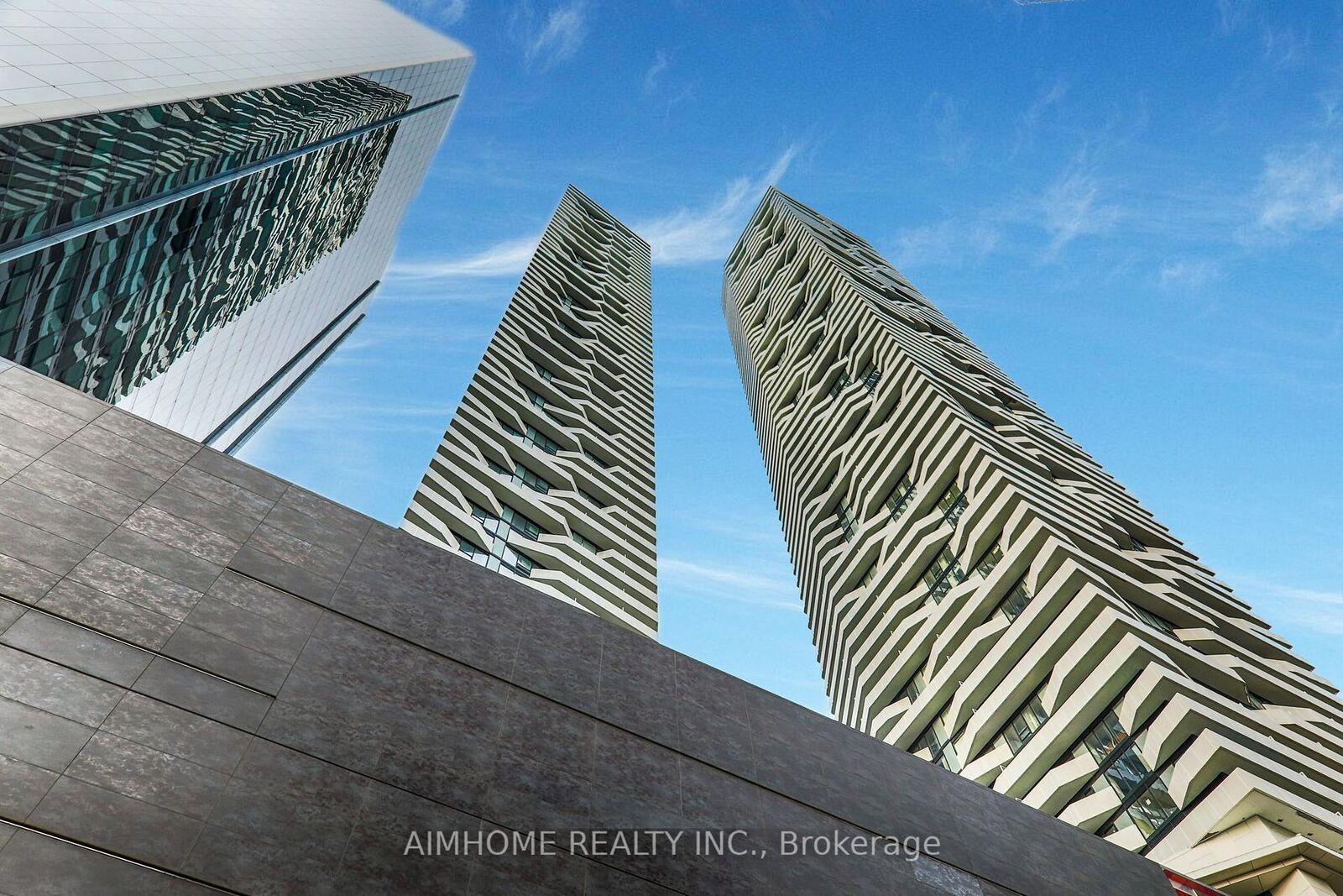 Property Photo:  100 Harbour Street 3310  ON M5J 0B5 