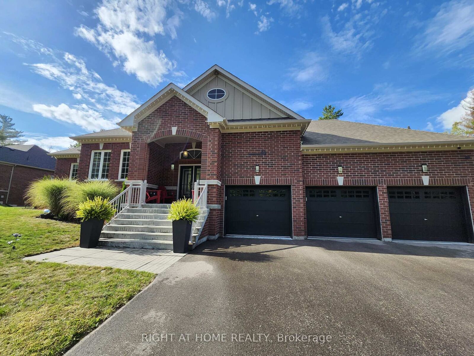 Property Photo:  84 Diamond Valley Drive  ON L0L 2E0 