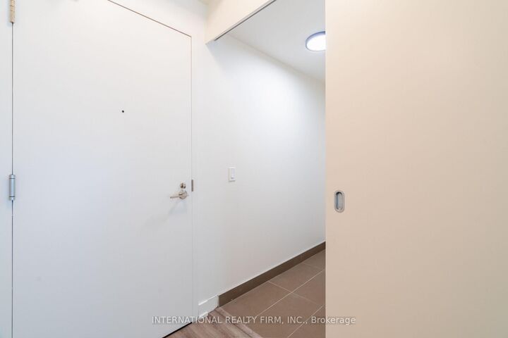 Property Photo:  1030 King Street W 517  ON M6K 0B4 