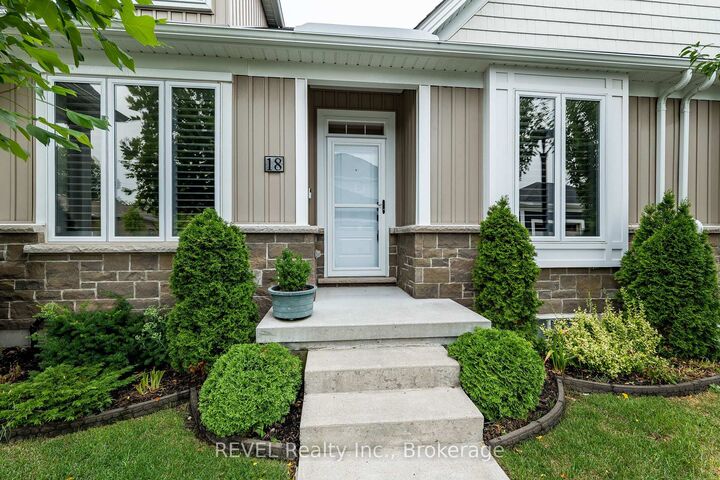 Property Photo:  18 Princeton Common Street  ON L2N 0B7 