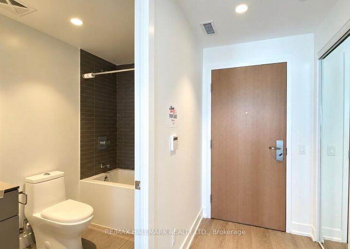 Property Photo: 7 Grenville Street 5207 ON M4Y 1W9