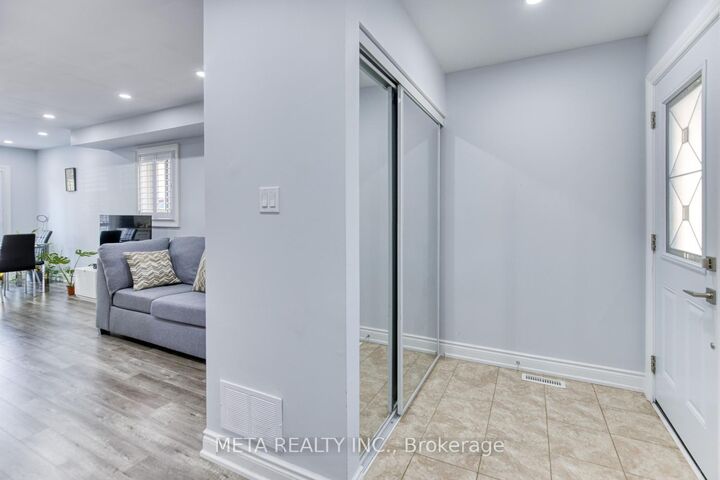 Property Photo:  131 Saddletree Trail  ON L6X 4M9 