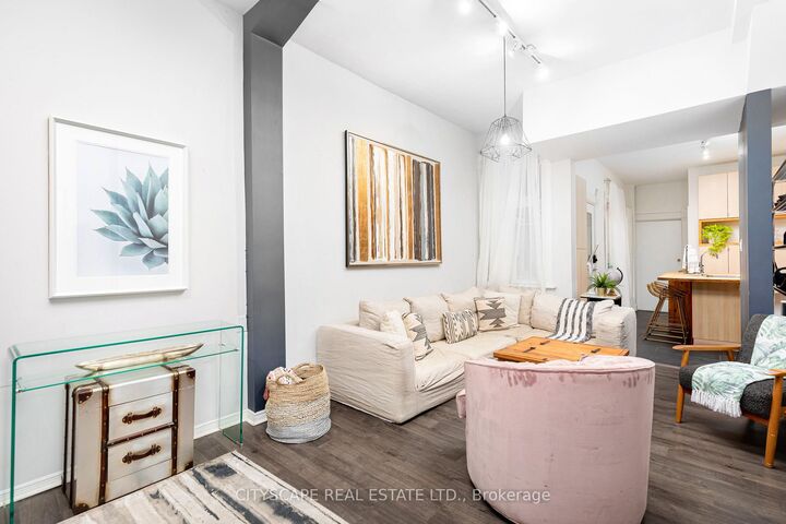Property Photo:  752 Richmond Street W  ON M6J 1C5 