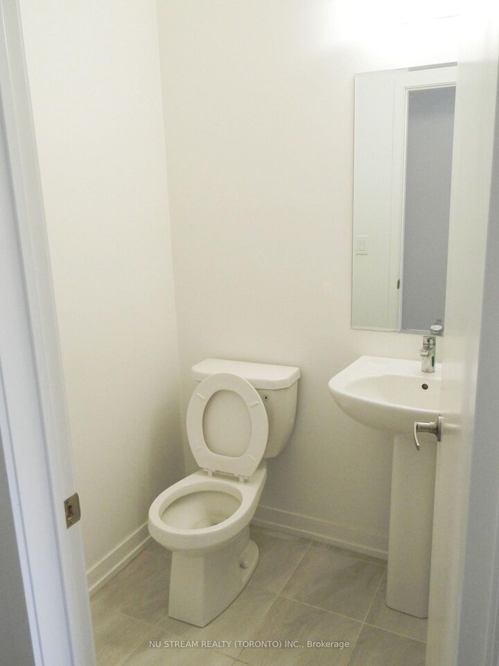 Property Photo:  208 Harding Park Street  ON L3Y 0E3 