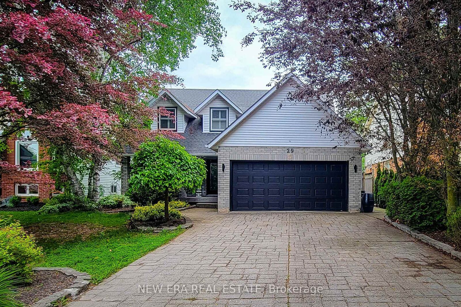 Property Photo:  29 Woodside Square  ON L3E 0M7 