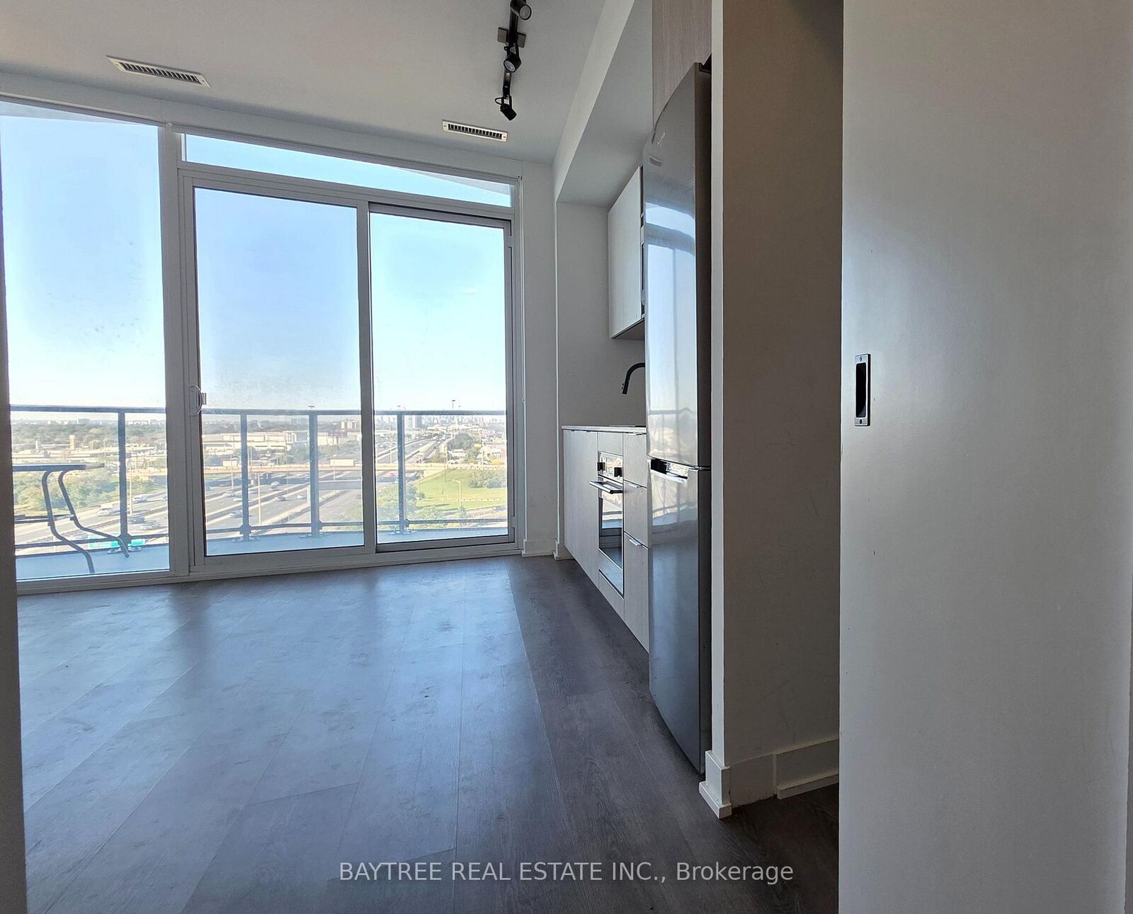 Property Photo:  36 Zorra Street 910  ON M8Z 0G5 