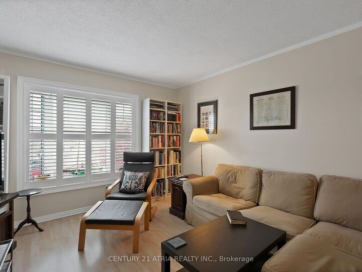 Property Photo:  20 Lakeview Court  ON L9W 4P2 