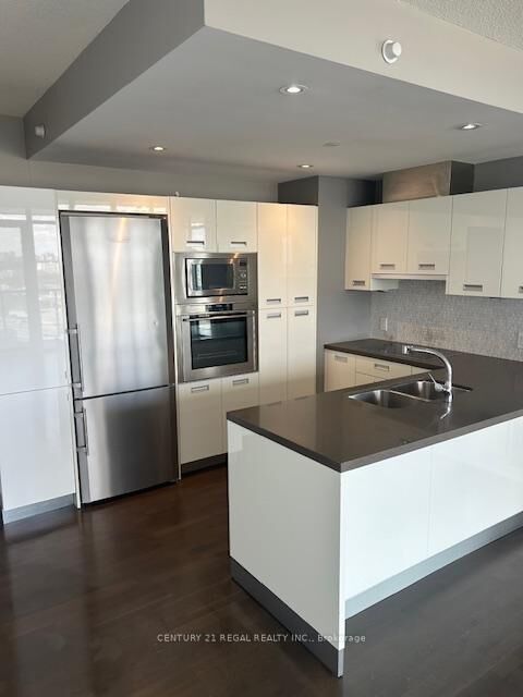 Property Photo:  90 Parklawn Road 2111  ON M8Y 0B6 