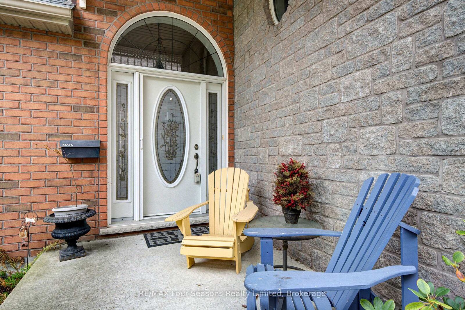 Property Photo:  205 Bryan Drive  ON L9Y 5J3 