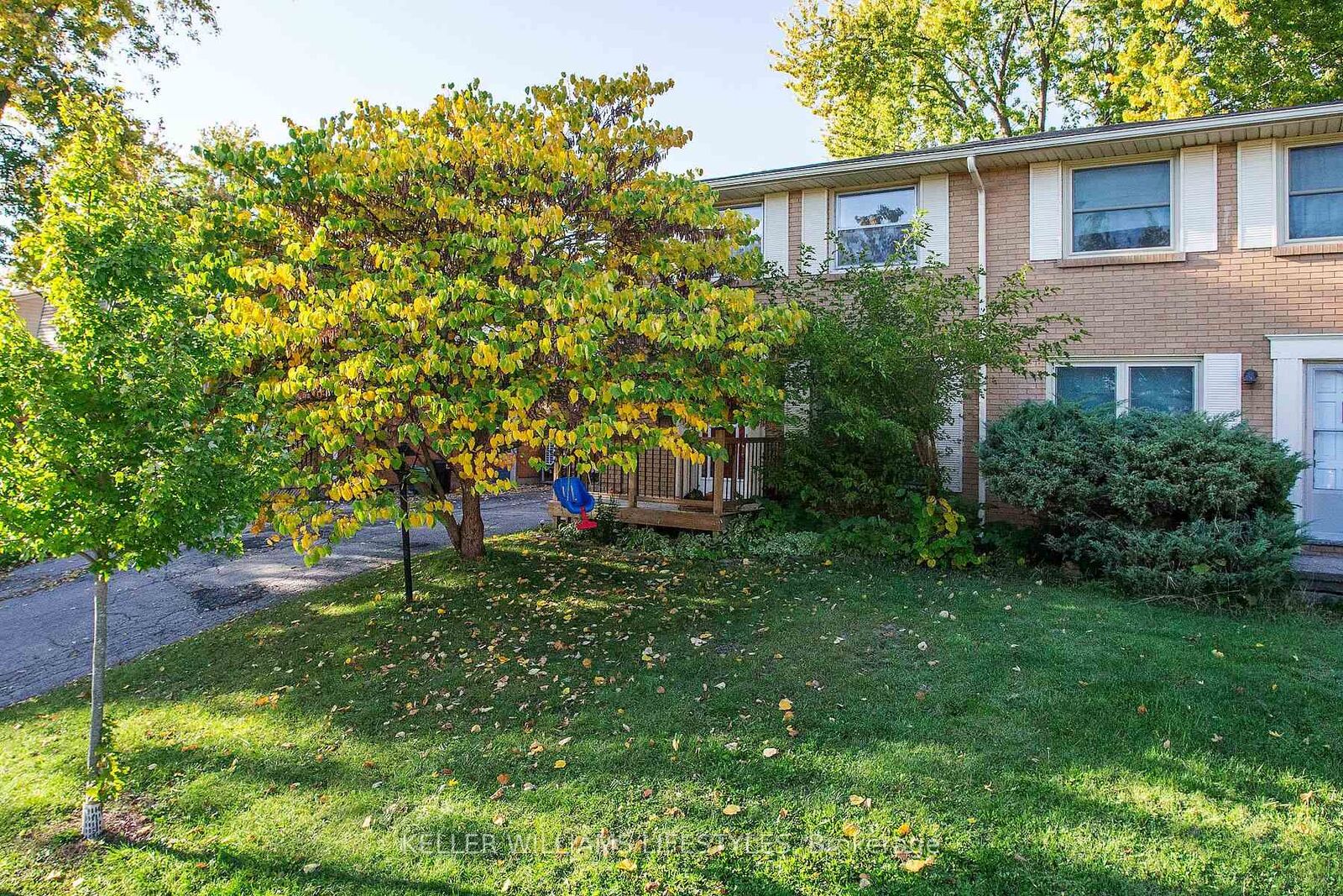 Property Photo:  235 Homestead Crescent  ON N6G 2E7 