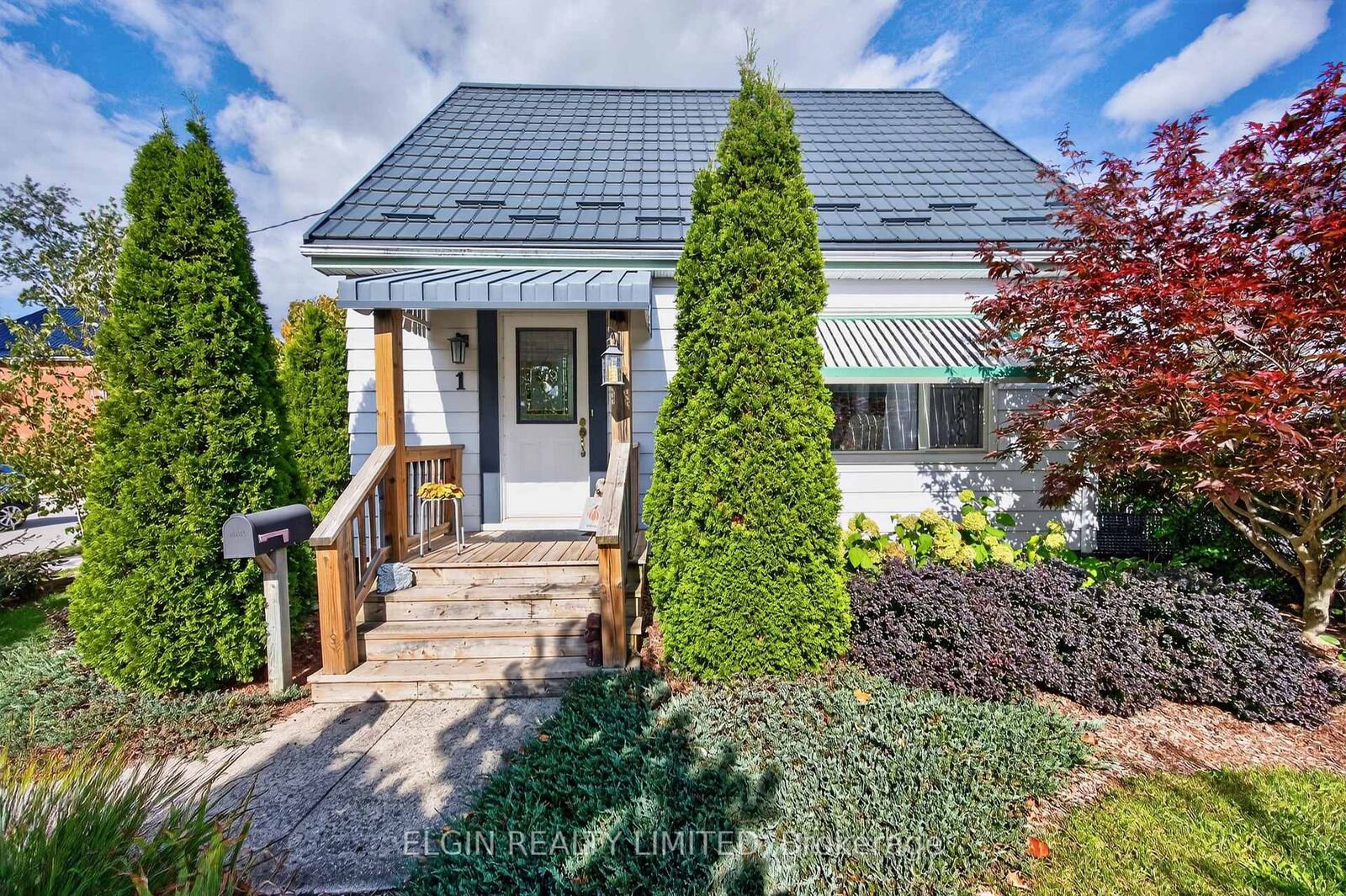 Property Photo:  1 Trafalgar Street  ON N5P 1N8 