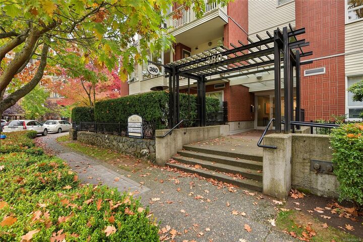 Property Photo:  380 Waterfront Cres #409  BC V8T 5K3 