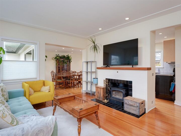Property Photo:  4012 Raymond St N  BC V8Z 4K8 