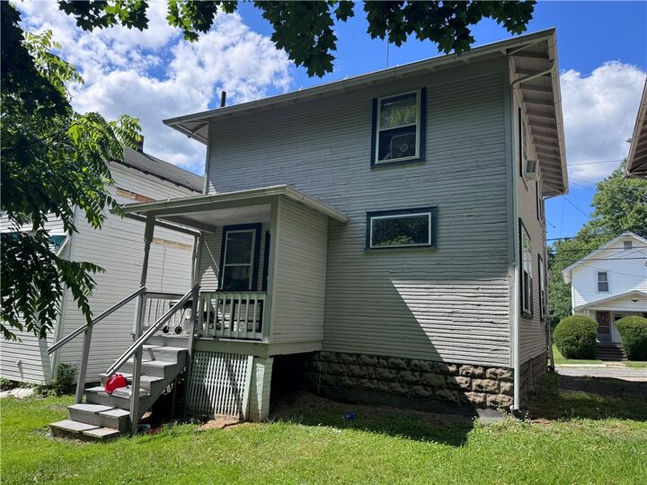 Property Photo:  668 Hull Street  PA 16146 