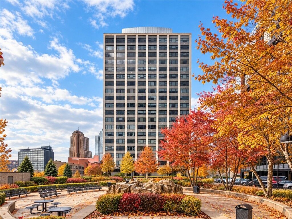 Property Photo:  112 Washington 2L  PA 15219 