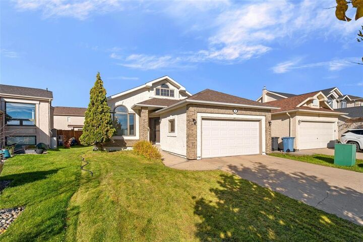 Property Photo:  39 Cedar Glen Road  MB R3Y 1P9 