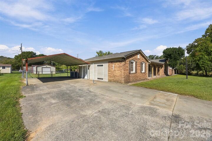 Property Photo:  106 White Plains Drive  NC 28086 