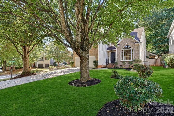Property Photo:  2103 Sablewood Drive  NC 28205 