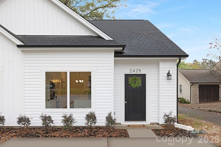 Property Photo:  2421 Toddville Road  NC 28214 