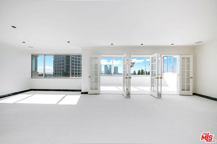 Property Photo:  875 Comstock Ave, Unit 9D  CA 90024 