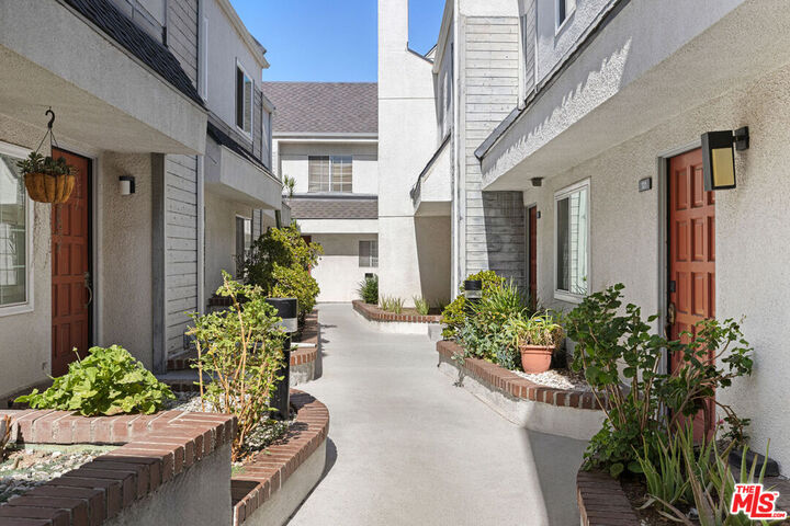 Property Photo:  618 N Howard St, Unit 221  CA 91206 