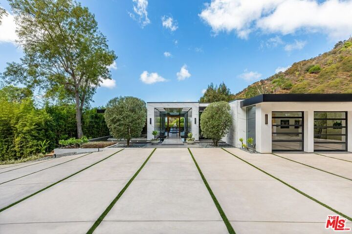 Property Photo: 2002 Loma Vista Dr CA 90210