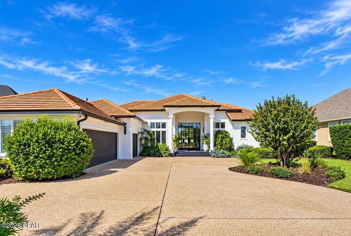 Property Photo:  204 Golf Circle  FL 32408 