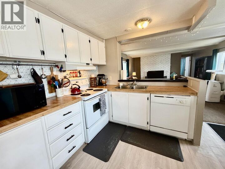 Property Photo:  770 11th Avenue 77  BC V2G 2M4 