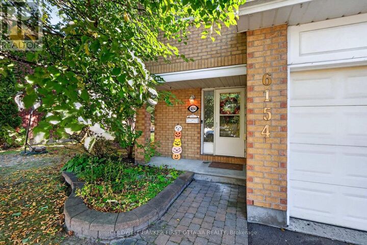 Property Photo: 6154 Oak Meadows Drive 17 ON K1C 7G7