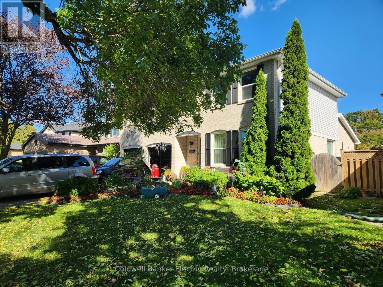 Property Photo: 1007 Moorelands Crescent ON L1W 3K3