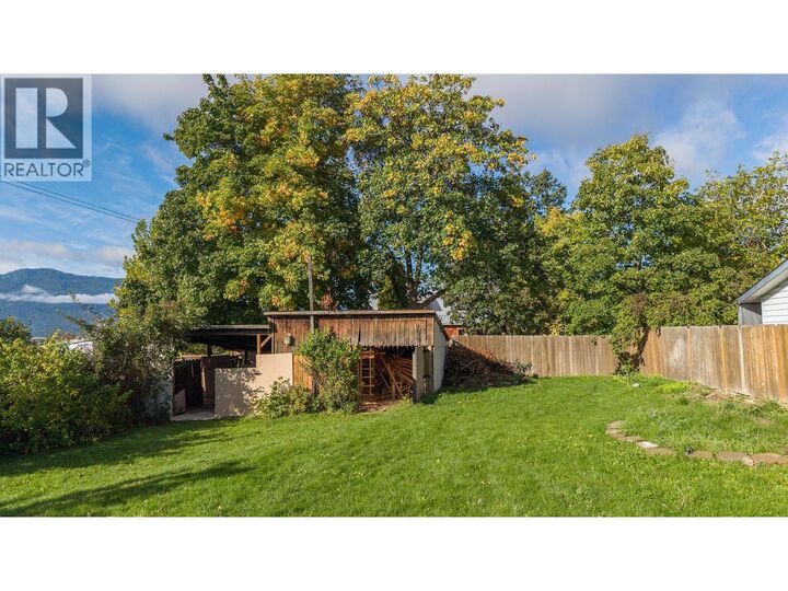 Property Photo:  115 24th Avenue North  BC V0B 1G5 