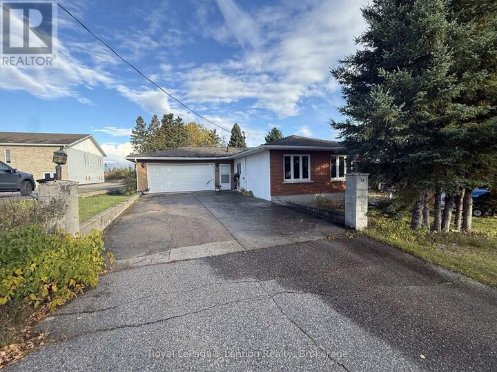Property Photo:  24 First Avenue  ON P8T 1E8 
