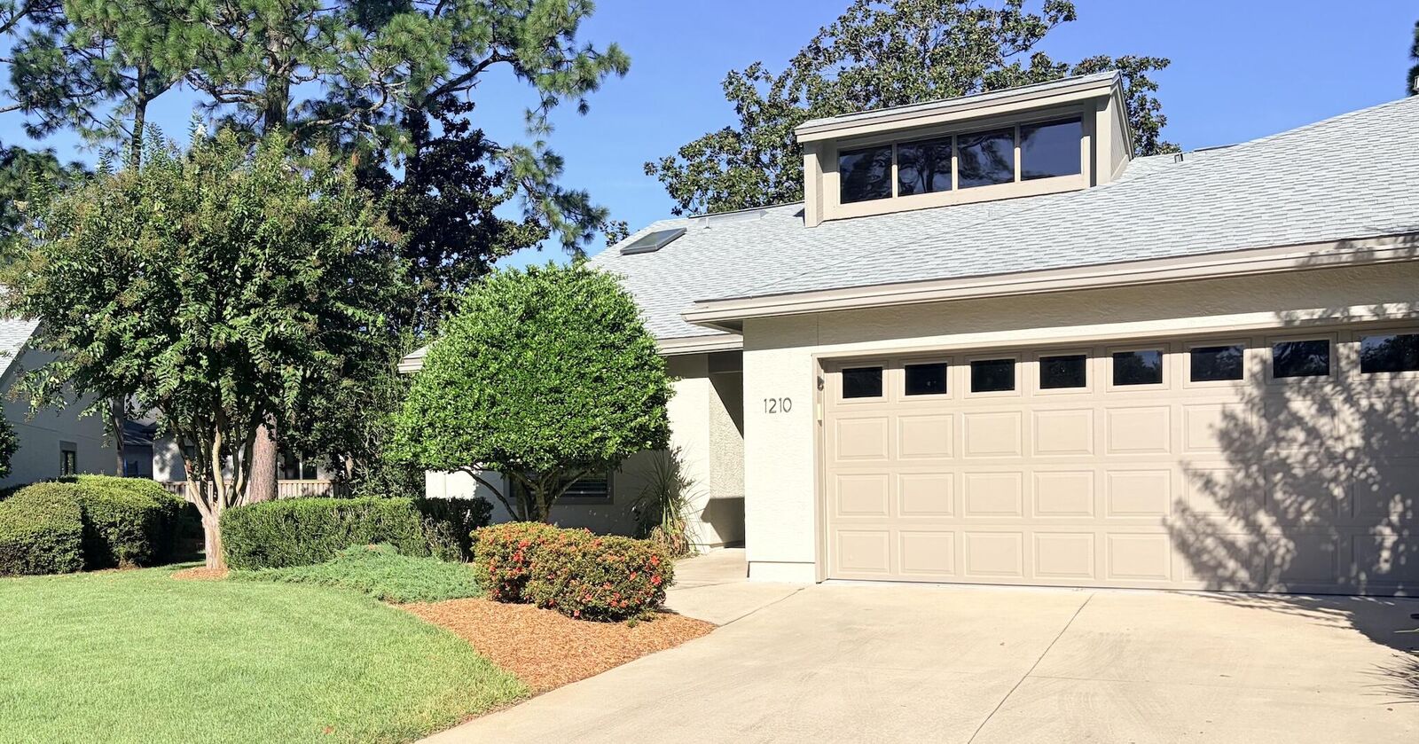 Property Photo: 1210 Oakmont Drive 1210 FL 32578