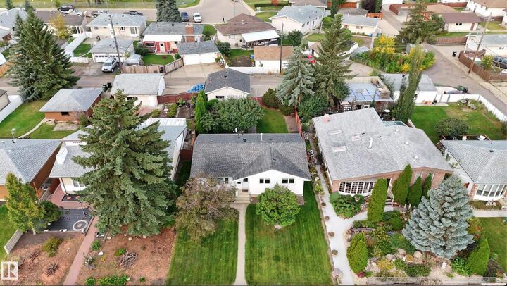 Property Photo:  13304 73 Street NW  AB T5C 0T8 