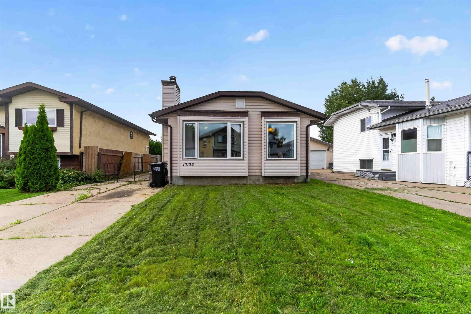 Property Photo:  17132 96 Street NW  AB T5Z 1Z6 