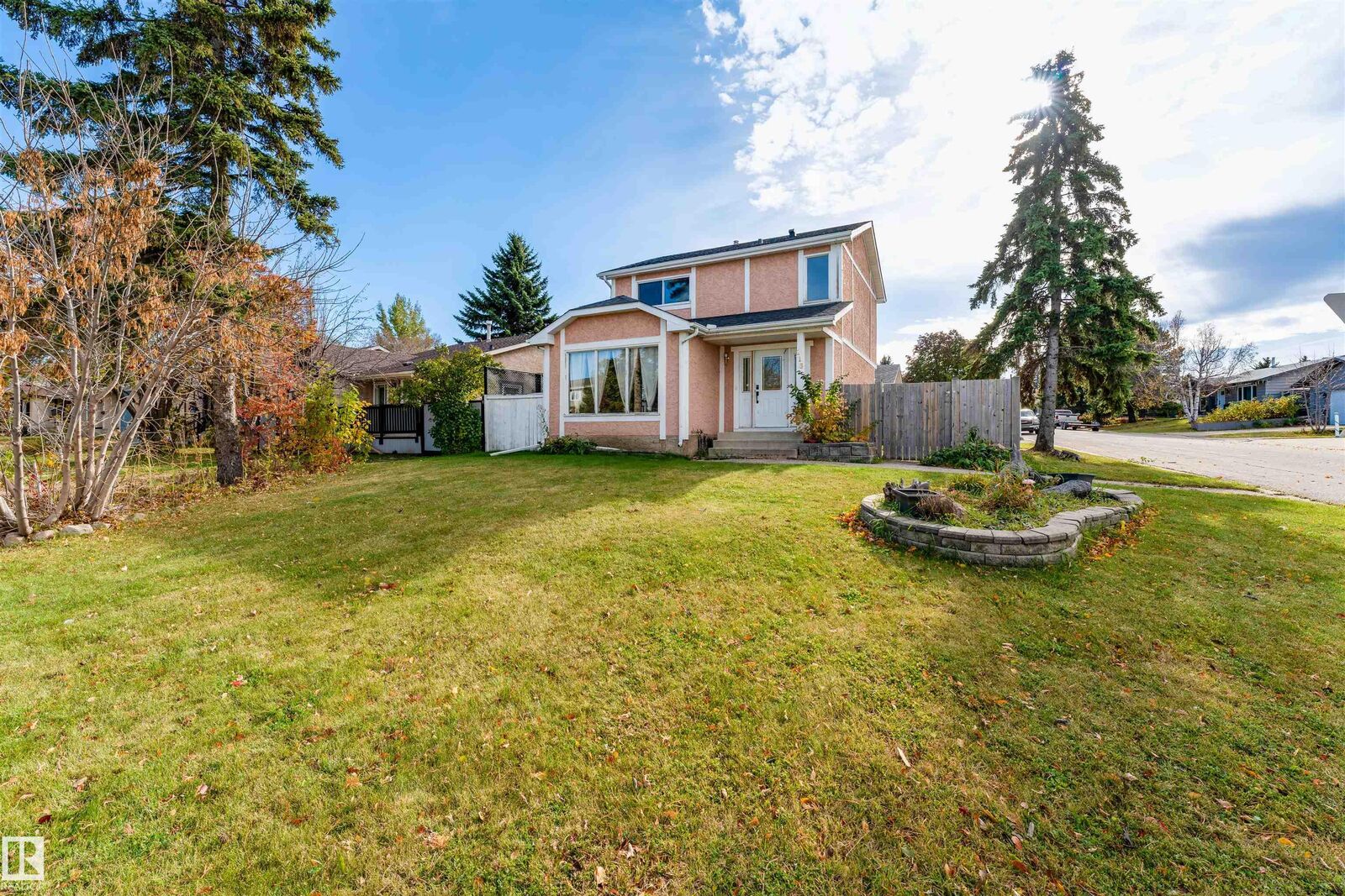 Property Photo:  113 Greenwood Drive  AB T7X 1X8 