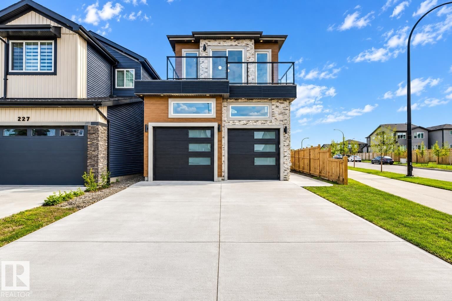 Property Photo:  231 28 Street SW  AB T6X 3E4 