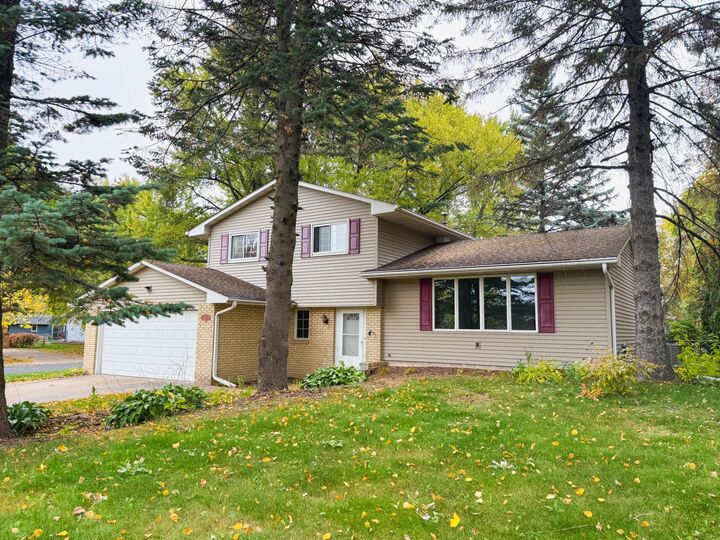 Property Photo:  1081 Cedarwood Drive  MN 55125 
