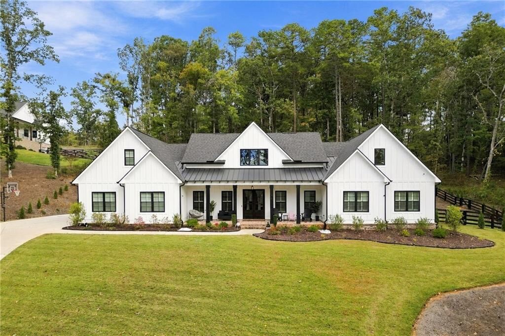 Property Photo:  884 Oxford Road  GA 30107 