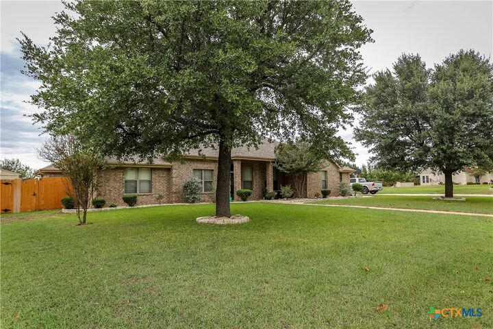 Property Photo: 2010 Elk Trail TX 76548