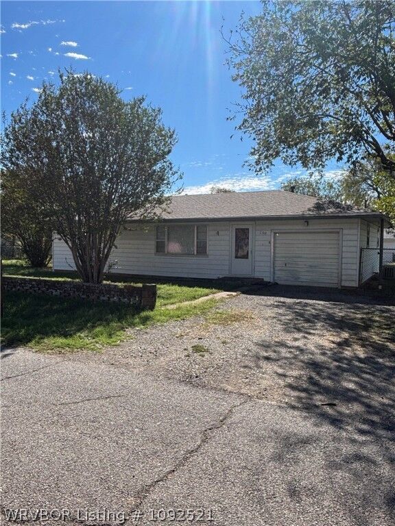 Property Photo: 200 Virginia Avenue OK 74953
