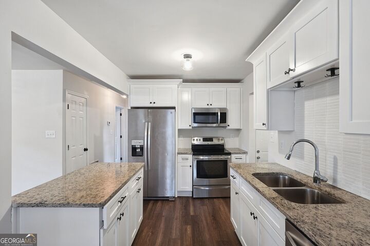 Property Photo:  1410 Graymont Drive SW  GA 30310 