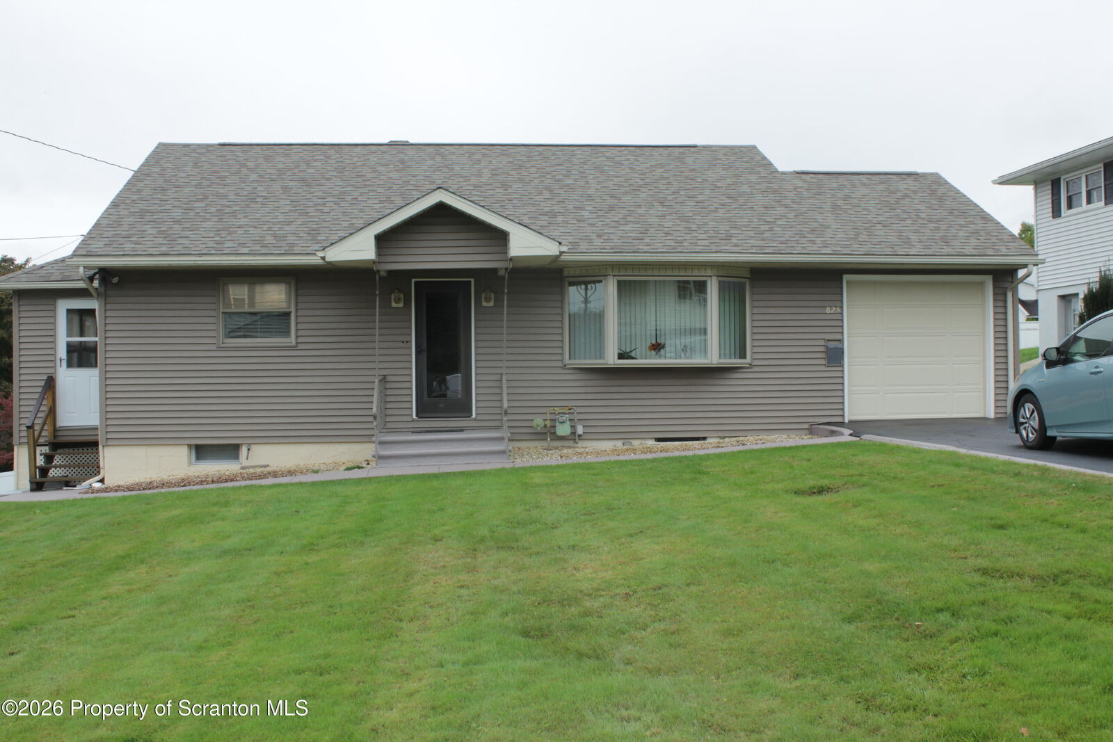 Property Photo:  825 Scott Road  PA 18519 