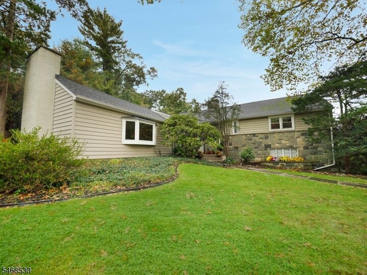 Property Photo:  667 Brentwood Dr  NJ 07079 