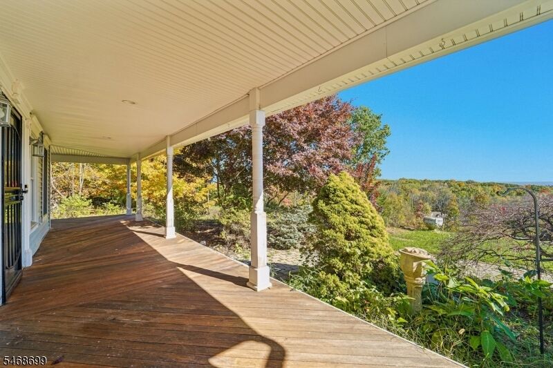 Property Photo:  10 Dales Xing  NJ 07461 